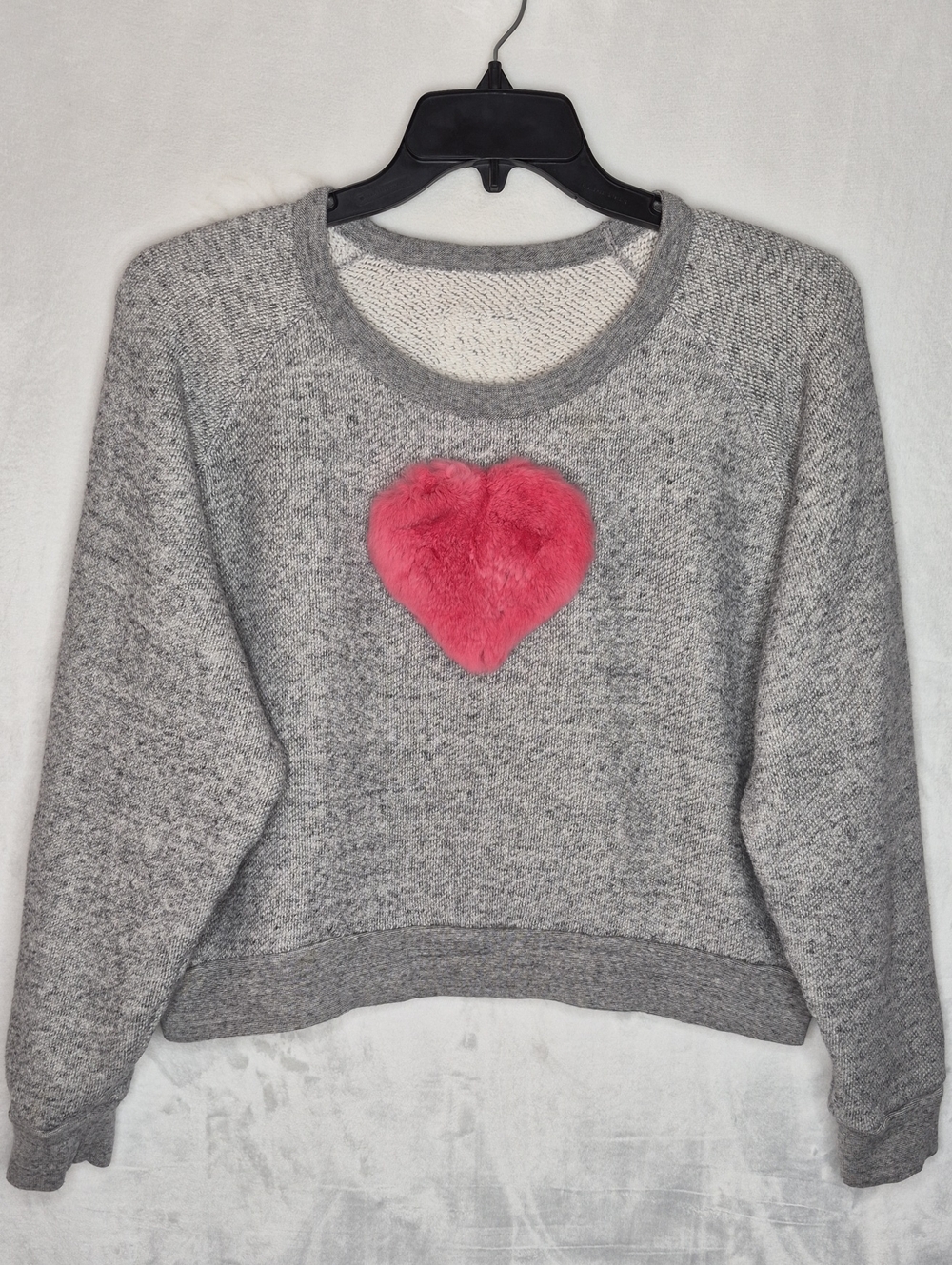 Tu‎ es mon TRESOR Faux Fur Heart Gray Marled Sweatshirt - Free Size